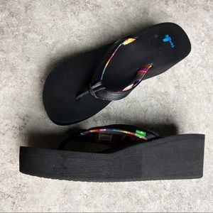 Sanuk Springwater black wedge thong sandals 9